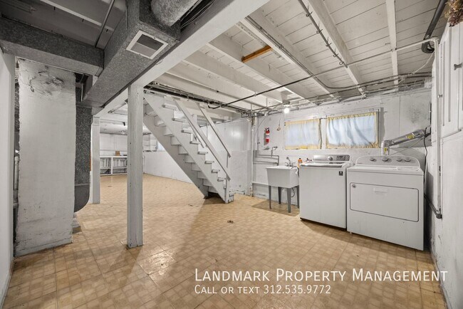 Building Photo - 3030 N Normandy Ave