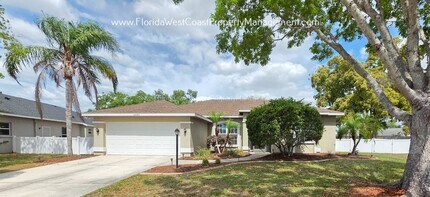 Building Photo - CUTE AND SPACIOUS 3 BEDROOM/ 2 BATH POOL HOME! NORTH PALMETTO! PET FRIENDLY!
