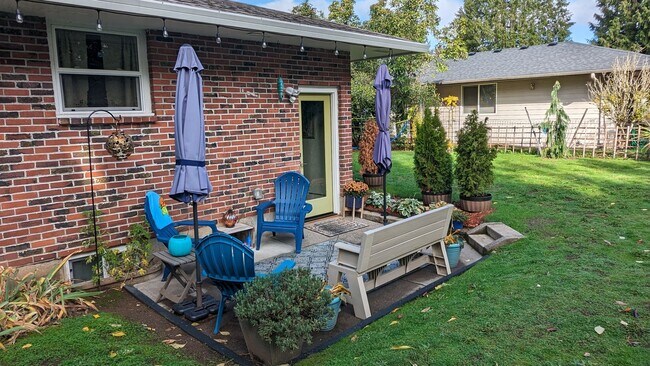 Building Photo - 121/123 N. Garrison Road