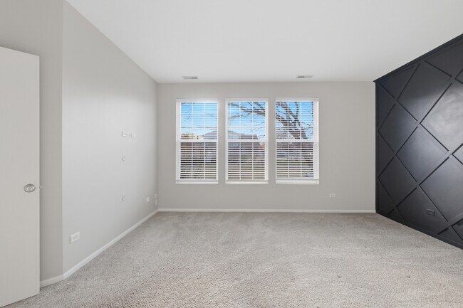 Building Photo - 1586 Millbrook Dr