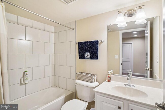 Building Photo - 3038 Jacobs Garden Ln