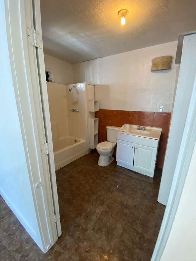 Building Photo - House For Rent.... ALL BILLS PAID