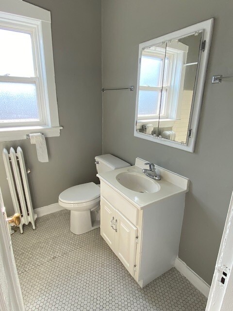 Building Photo - 850 W Cornelia Ave