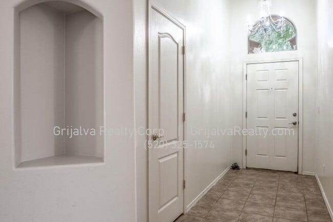 Building Photo - Lovely Newer 3 Bedroom, 2 Bath House for R...