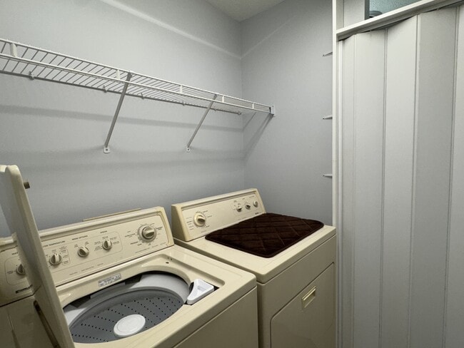 Building Photo - 103 Pinewood Dr