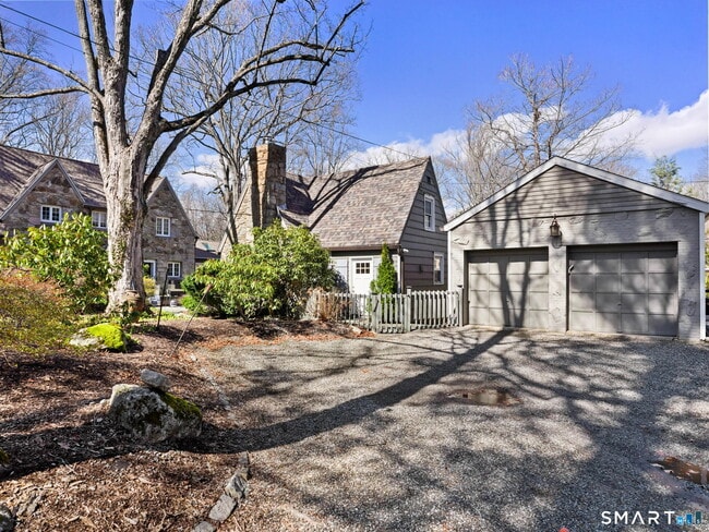 Building Photo - 212 New Canaan Ave