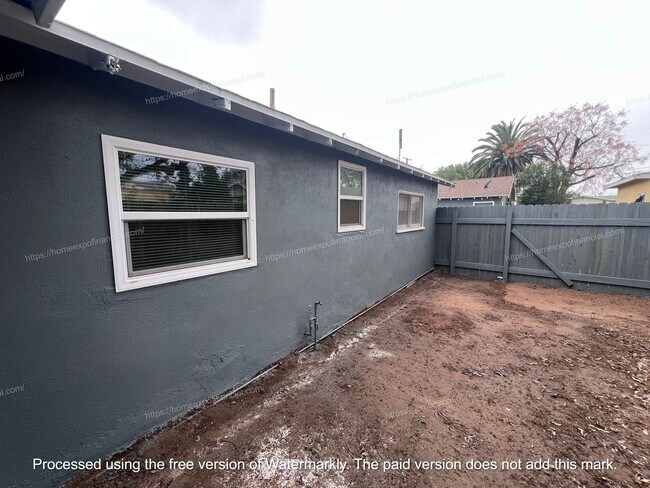 Building Photo - Nice Home For Rent with private yard