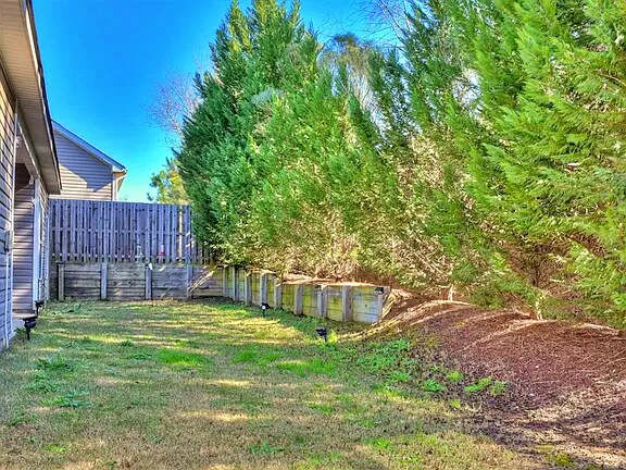 Building Photo - 853 Tyler Woods Dr