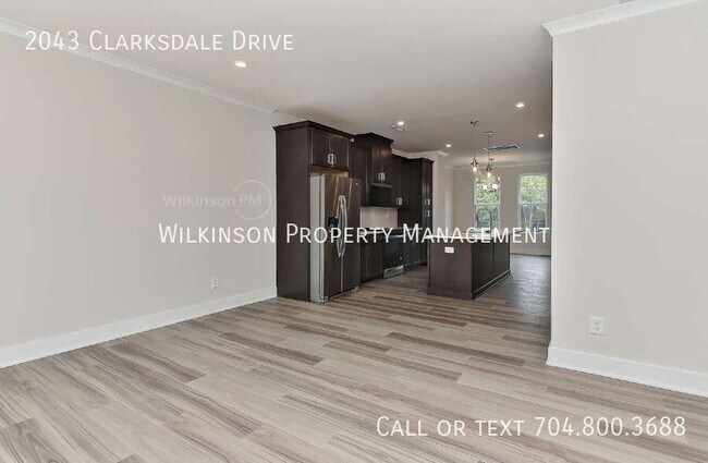 Building Photo - 2043 Clarksdale Dr