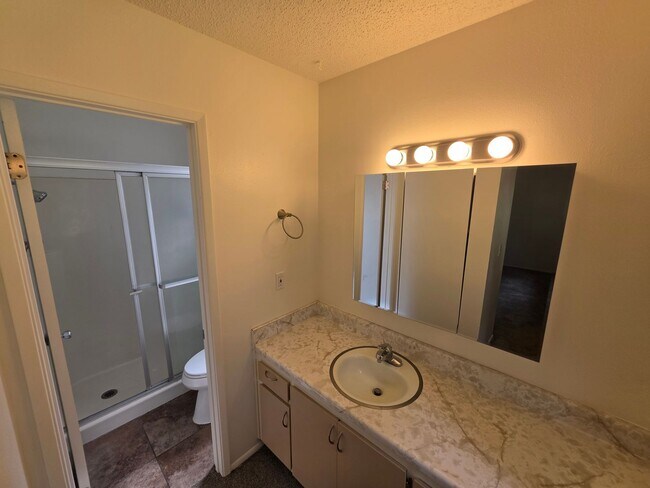 Building Photo - 3885 N Fanning Dr