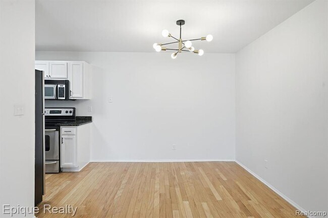 Building Photo - 2400 Parmenter Blvd