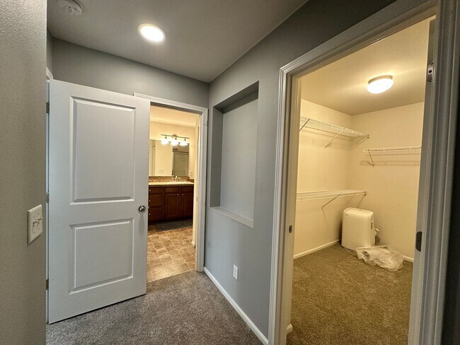 Building Photo - Silver Lake Area Rental