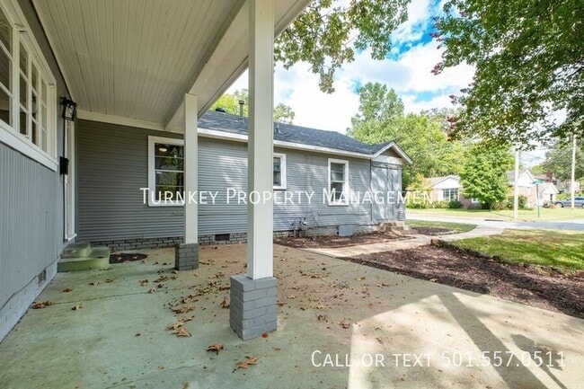 Building Photo - 324 N Jackson St