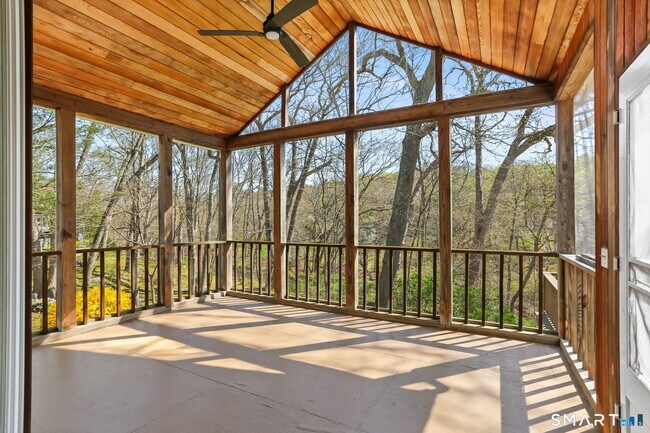 Building Photo - 32 Buttonball Ln