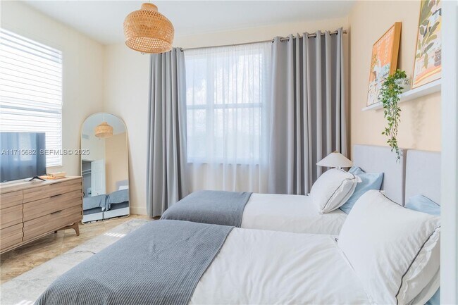 Building Photo - 802 W Windward Way