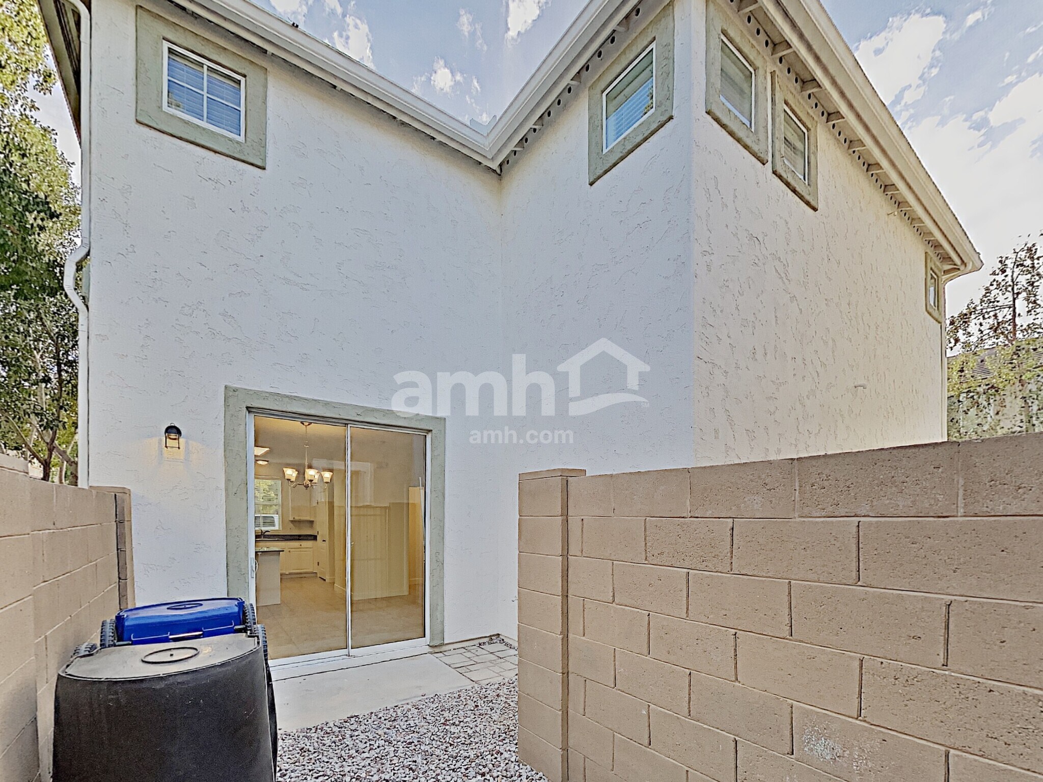 Building Photo - 10124 E Isleta Ave