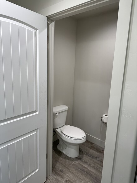 Master bath toilet room - 187 Courthouse Way