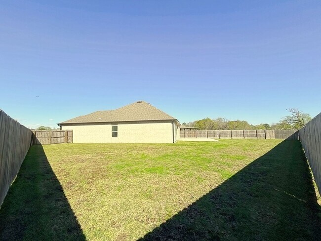 Building Photo - 13968 Malbec Ave