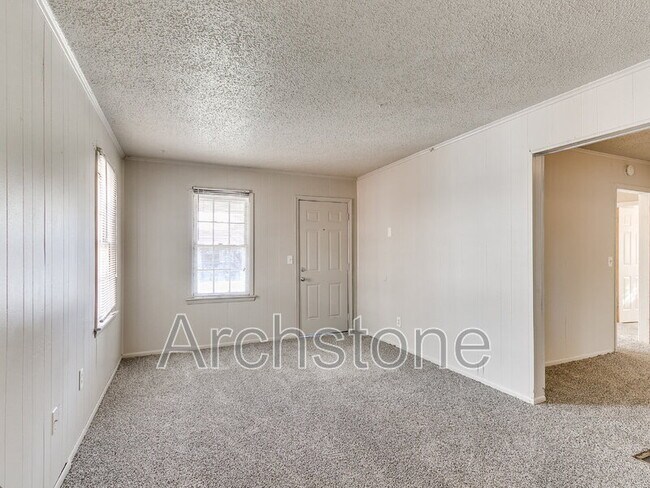 Building Photo - 527 E Boeing Dr