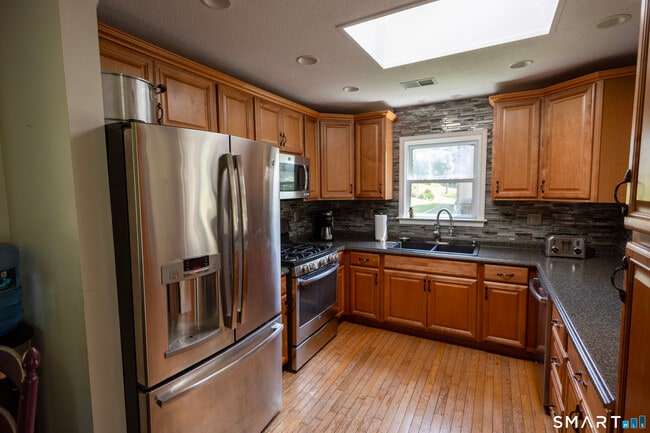 Building Photo - 18 Pinewood Shores
