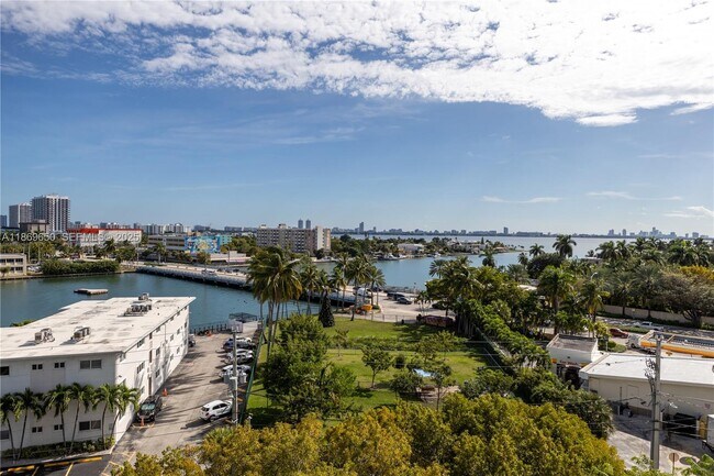 Building Photo - 7900 Harbor Island Dr