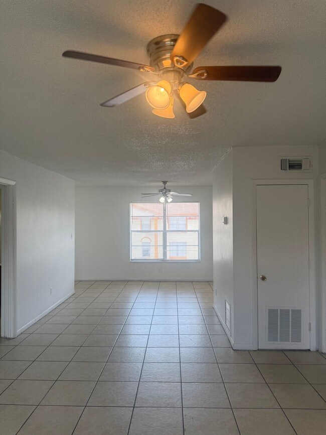 Building Photo - Spacious unit in Essex Park Condo, Kissimmee
