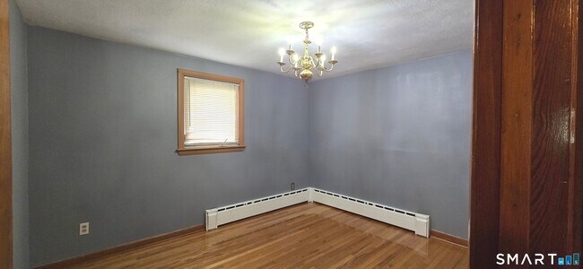 Building Photo - 453 Strickland St