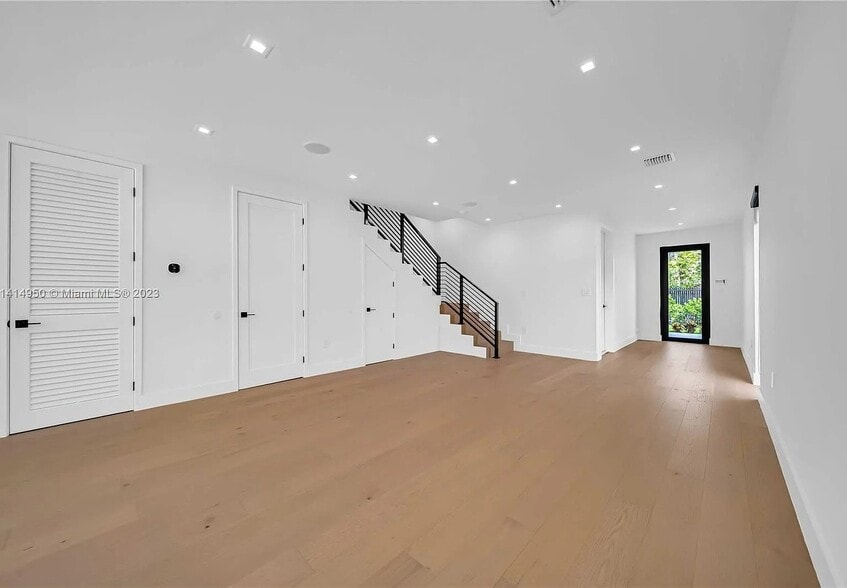 Building Photo - 2710 SW 34th Ave