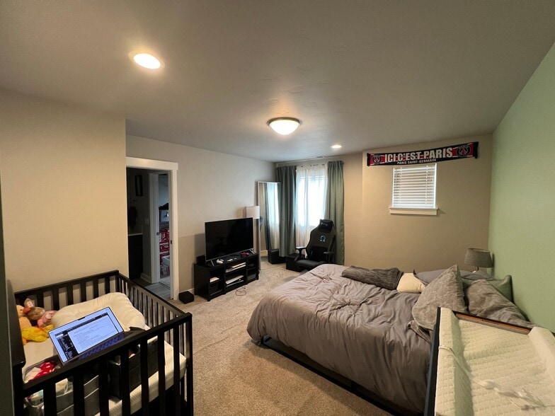 Building Photo - 5565 SE 80th Ave