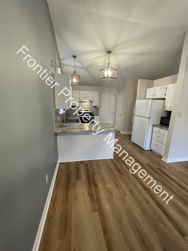 Building Photo - 2116 Doe Run Dr