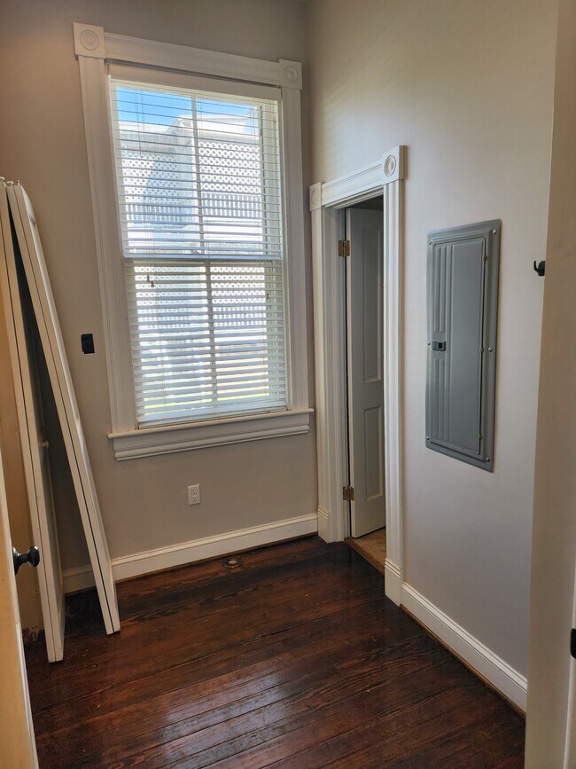 Building Photo - 436 Dinwiddie St