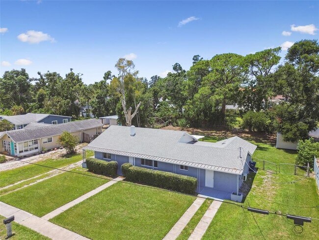 Building Photo - 910 43rd St W