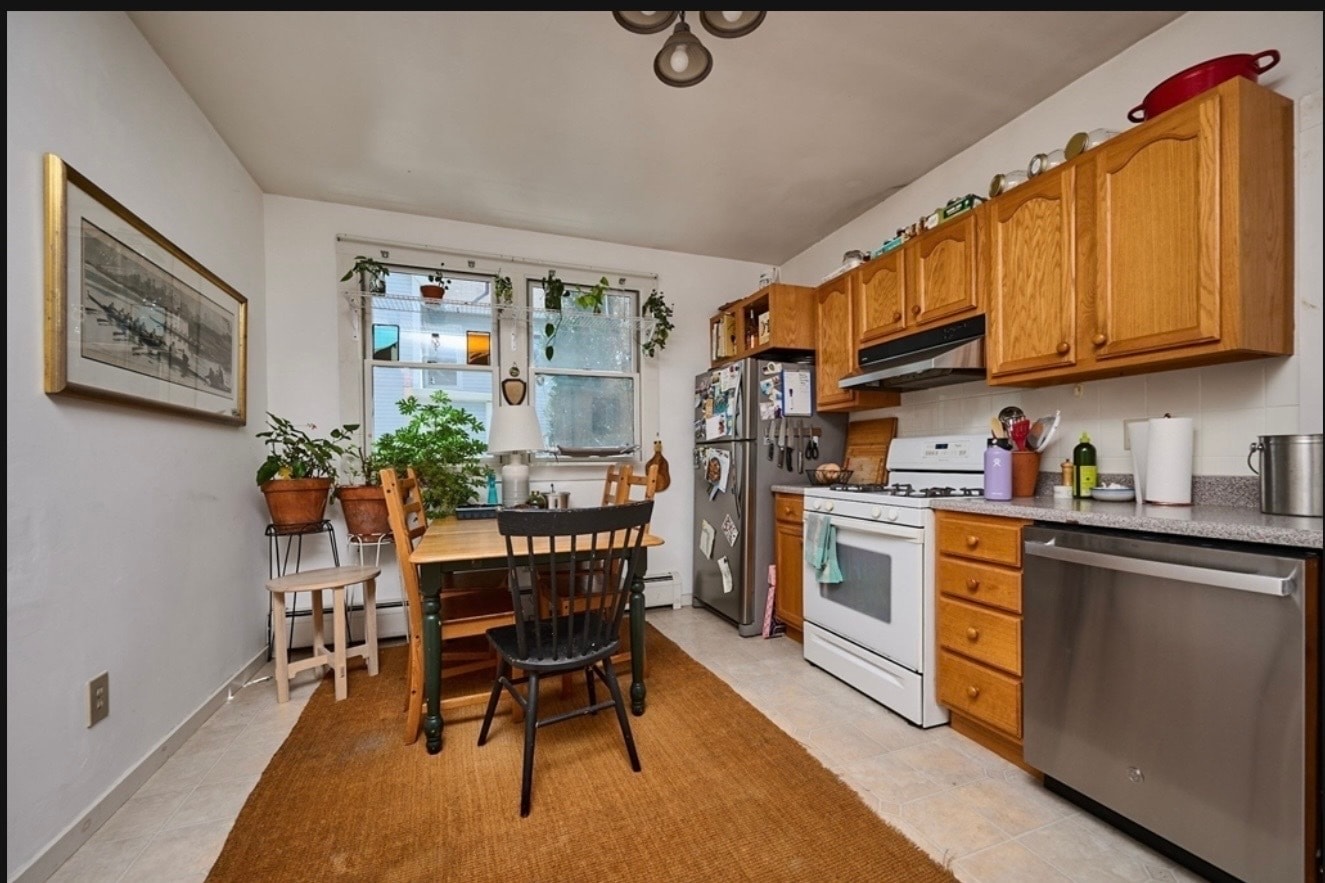 Building Photo - 296 Elm St
