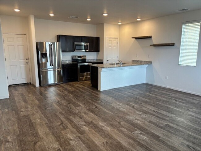 Building Photo - Lemmon Valley Townhouse