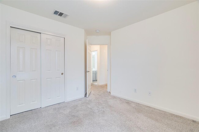 Building Photo - 740 Dark Horse Ln