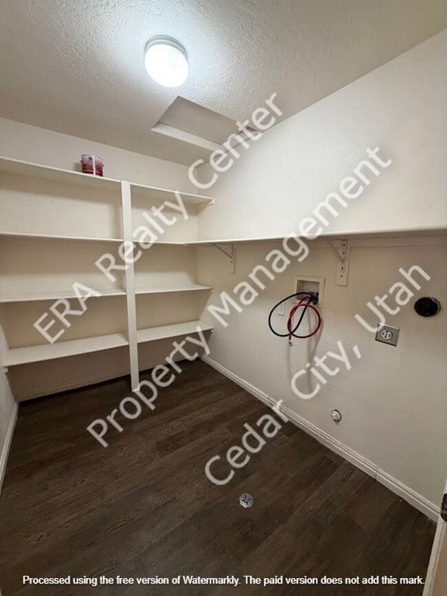 Building Photo - 3 bed 2 bath - Twin Home