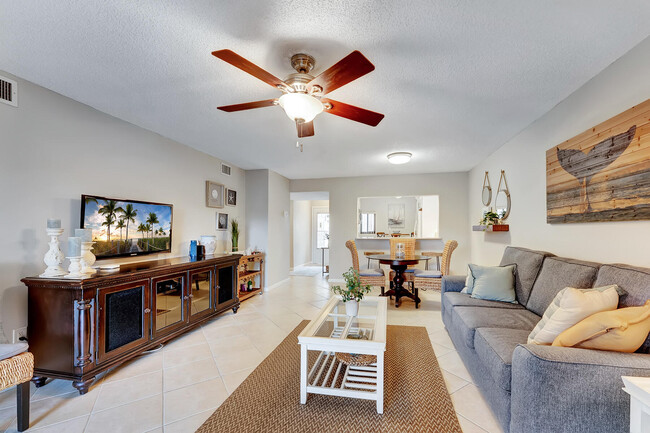 Building Photo - 30 Pelican Pointe Dr