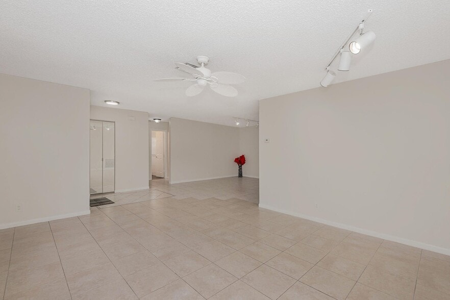 Building Photo - 2831 NW 51st Ter