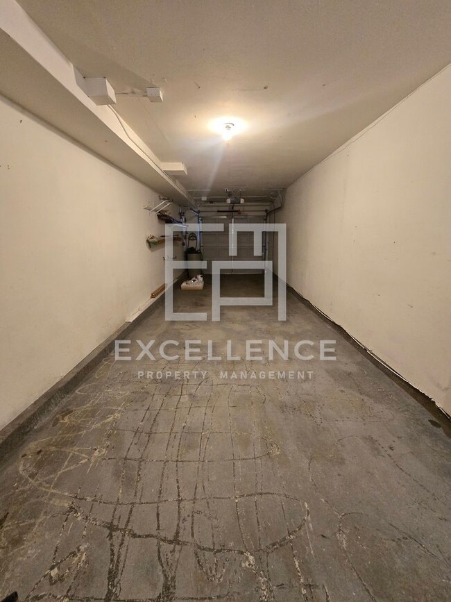 Building Photo - 1/1.5 Townhouse - Pets Negotiable, 1003SF,...