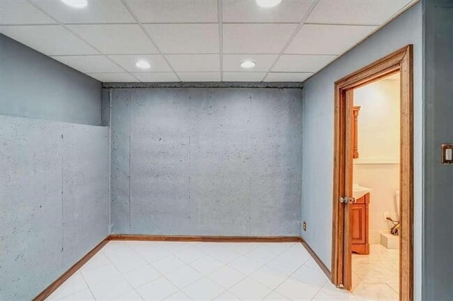 Building Photo - 142 Stoneforest Dr