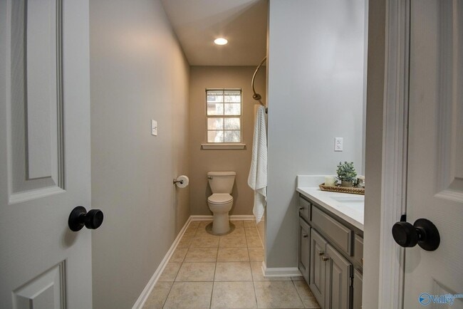 Building Photo - 205 Jarrett Ln