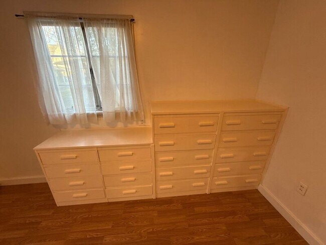 Building Photo - 1947 Marion St SE