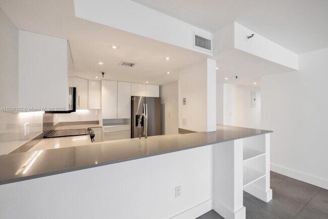 Building Photo - 7751 NE Bayshore Ct