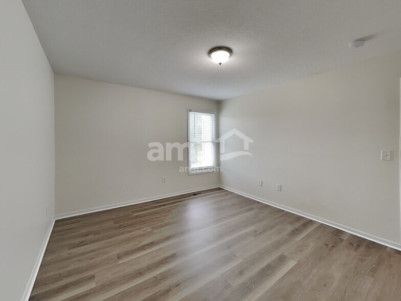 Building Photo - 5605 Stevens Dr