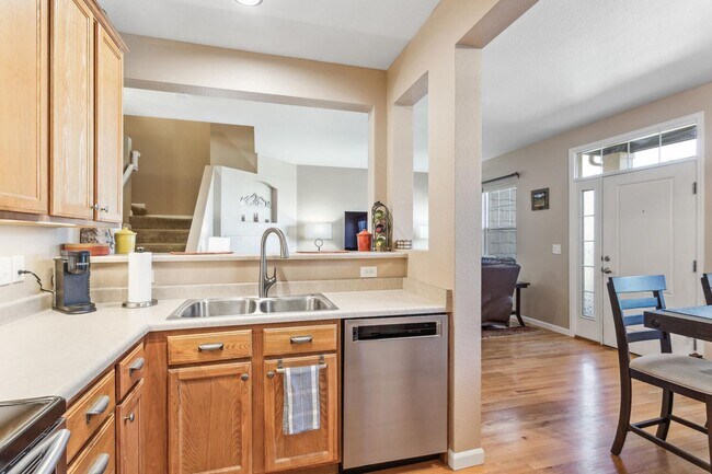 Building Photo - 3 Bedroom, 3 Bth Townhome with 2 Car Garage