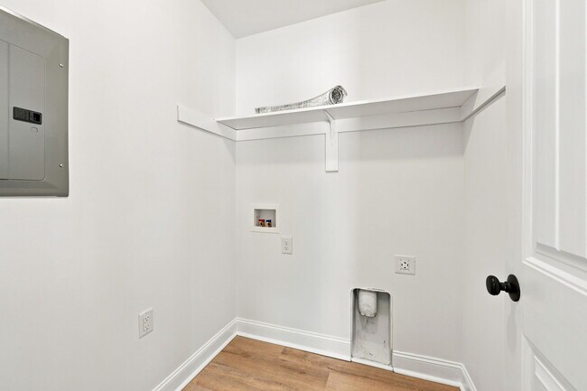 Building Photo - 2517 Sawgrass Dr