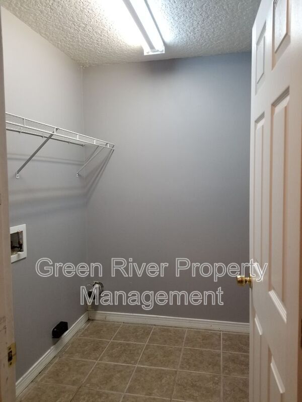 Building Photo - 837 Broxton St