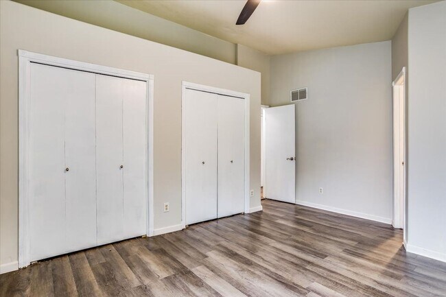 Building Photo - 2 weeks FREE RENT! South Wichita Gem! Save $$ with solar panels