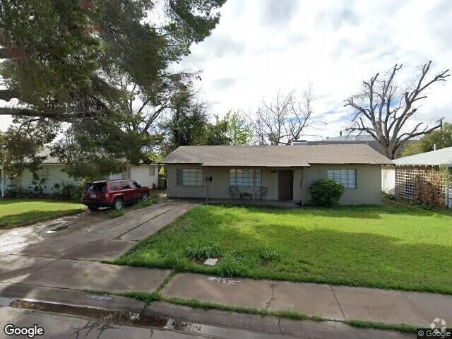 Building Photo - 1341 E Hall St