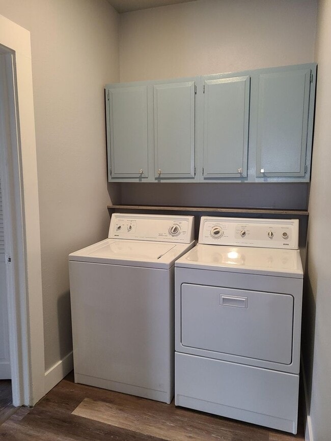 Building Photo - Historic 3 Bedroom West Side Home
